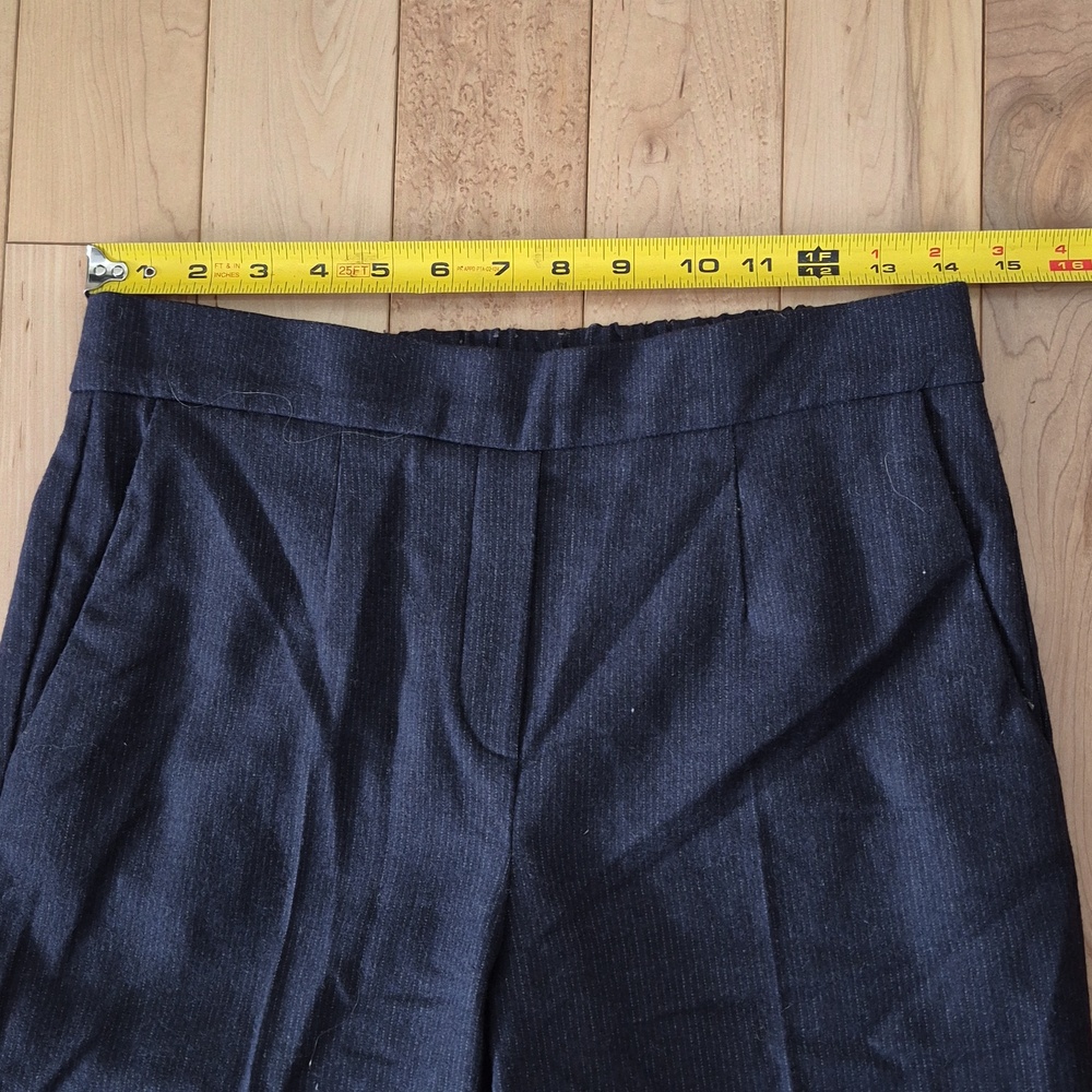 Babaton Women's Size 8 Black With Thin Silver Strip Capri Pants - Picture 8 of 9